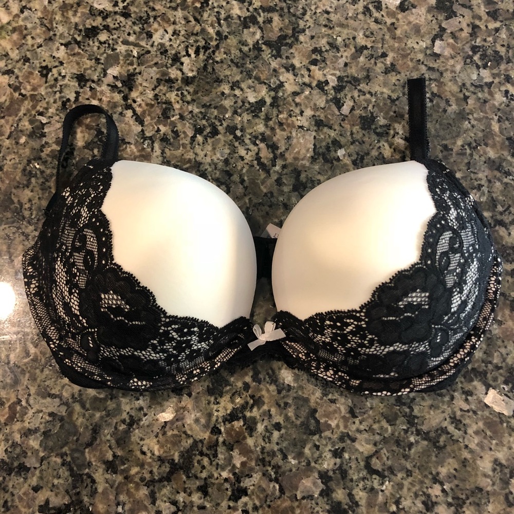 Black and White Bombshell bra-Size 34C